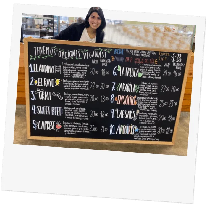 La carta de opciones veganas en la pizarra